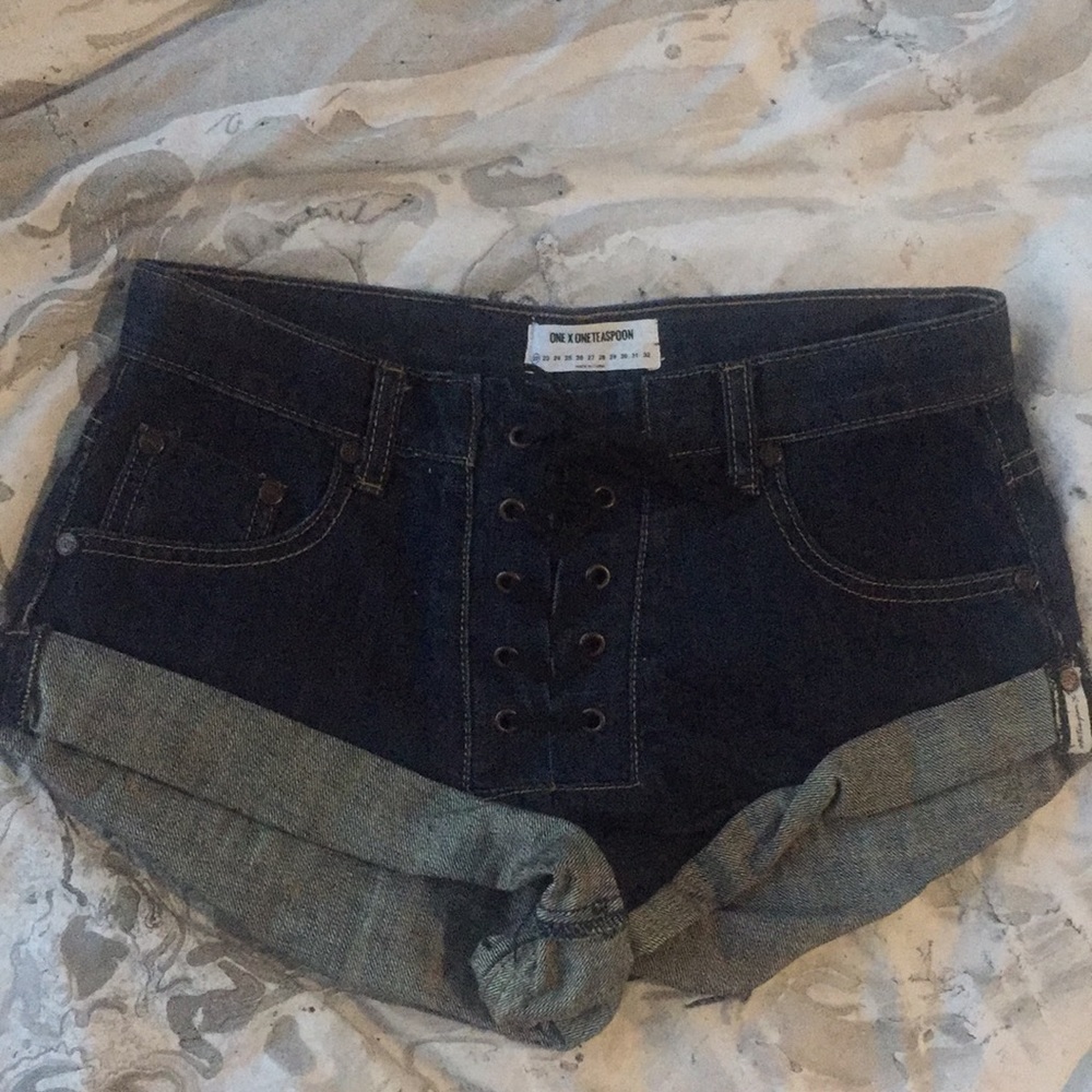 One teaspoon bandits shorts with a cute tie front